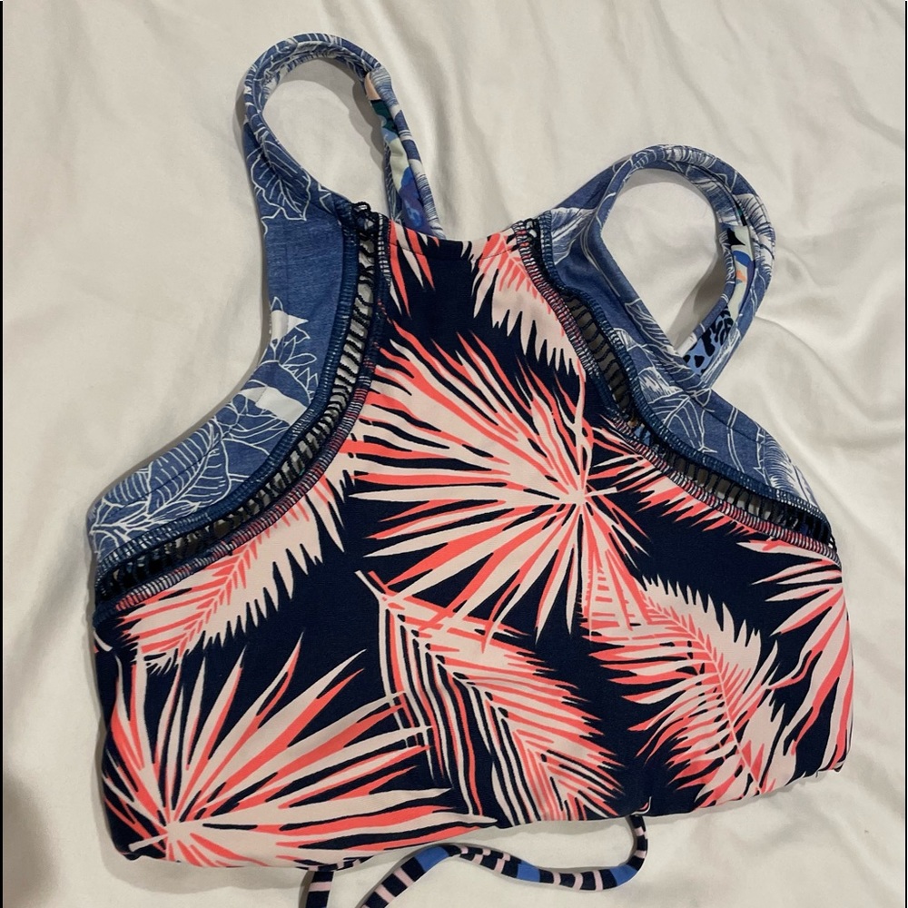 Maaji reversible high neck swimsuit top. Size XL. Barely worn!